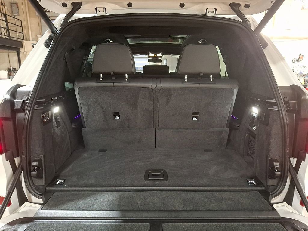Used 2024 BMW X7 xDrive40i w/ M Sport Package image 28