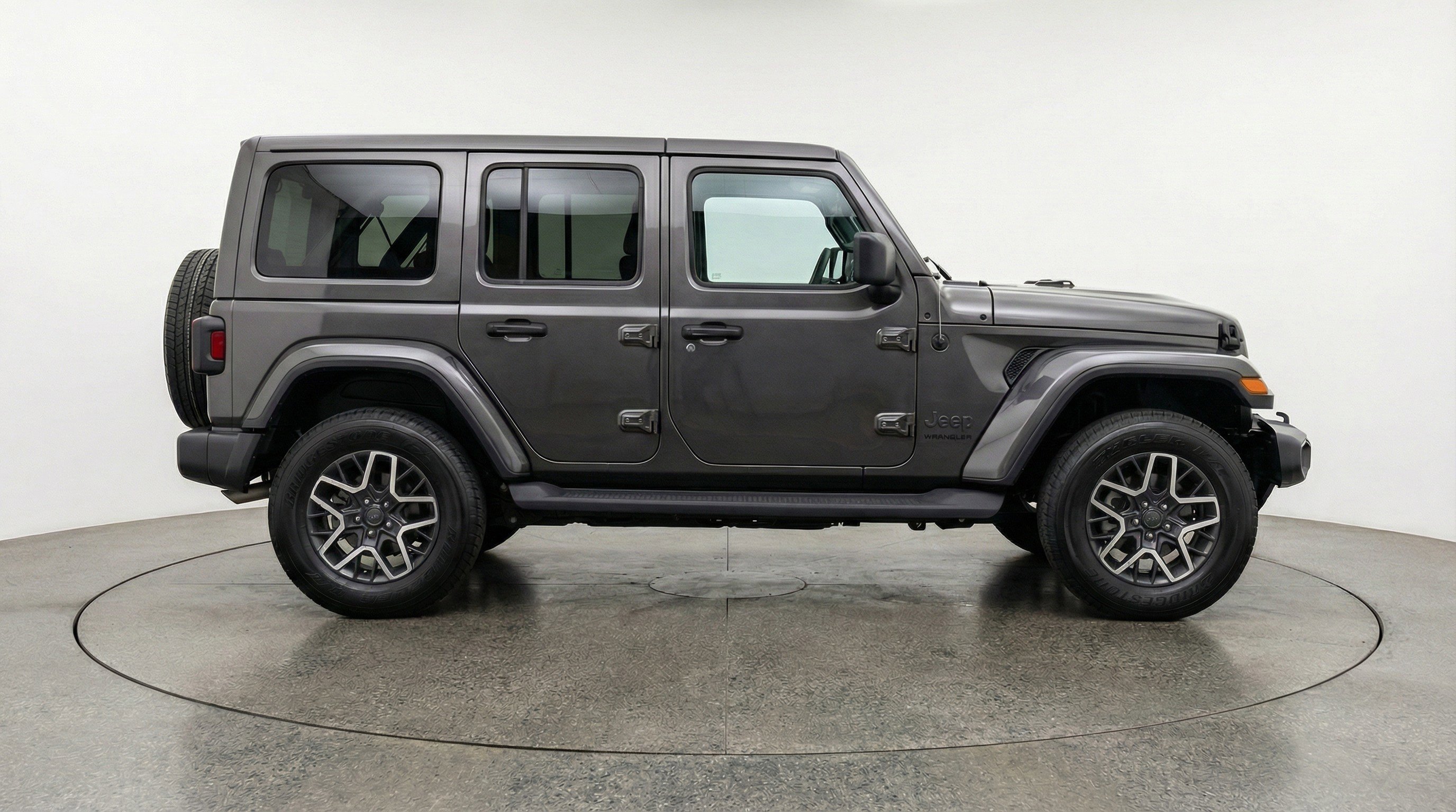 Used 2025 Jeep Wrangler Sahara image 11