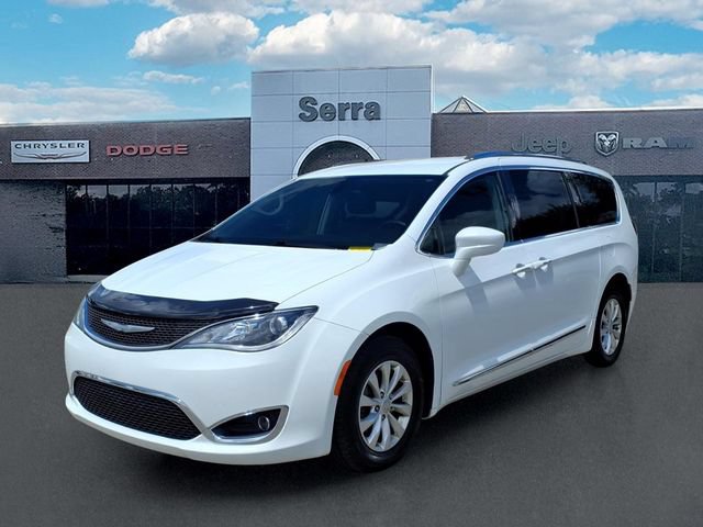 Used 2018 Chrysler Pacifica Touring-L Plus FWD image 3