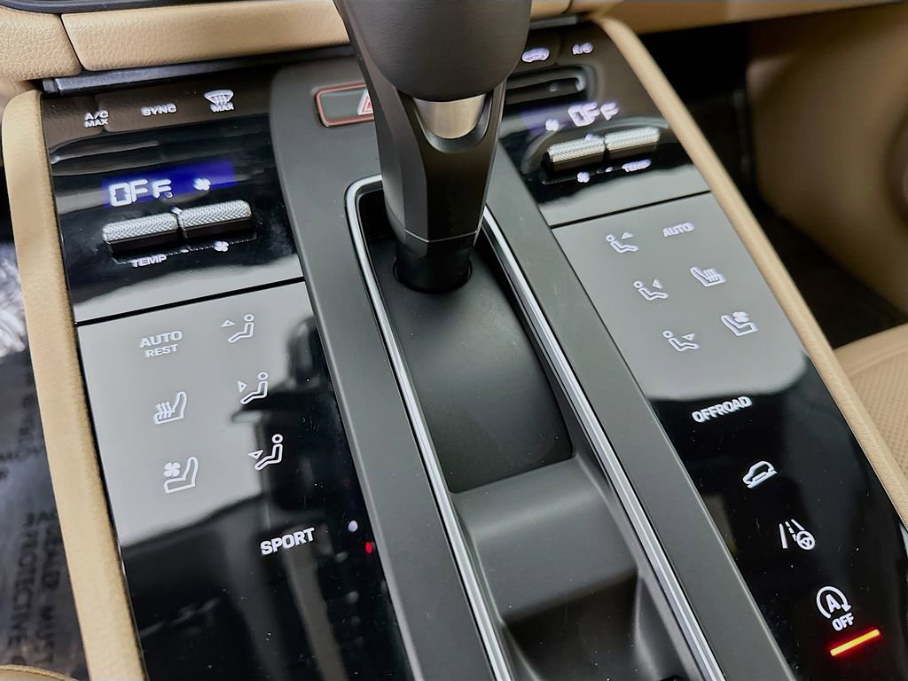 Used 2025 Porsche Macan image 23