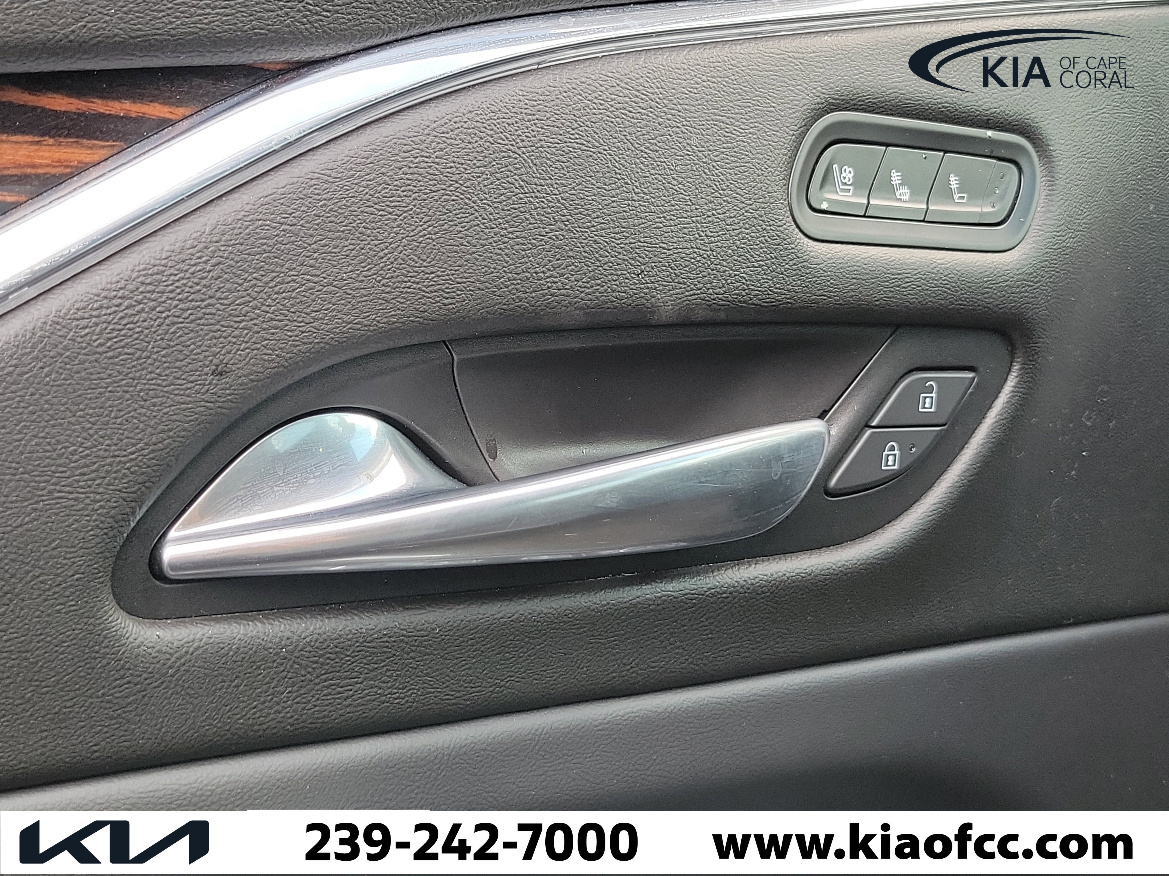 Used 2021 Cadillac Escalade Premium Luxury image 24