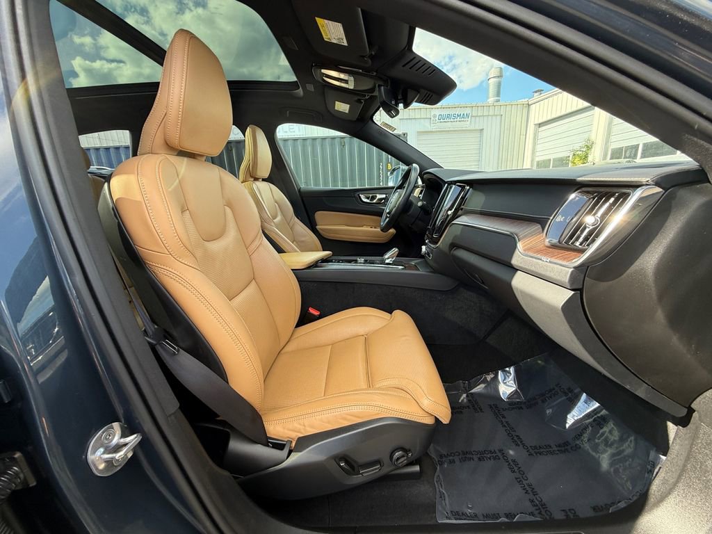 Used 2022 Volvo XC60 B5 Inscription w/ Advanced Package image 27