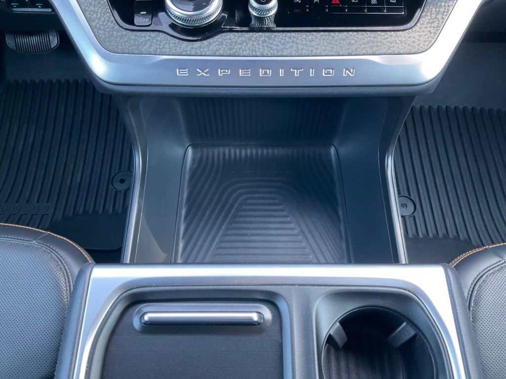 Used 2025 Ford Expedition Tremor AWD/4WD image 33