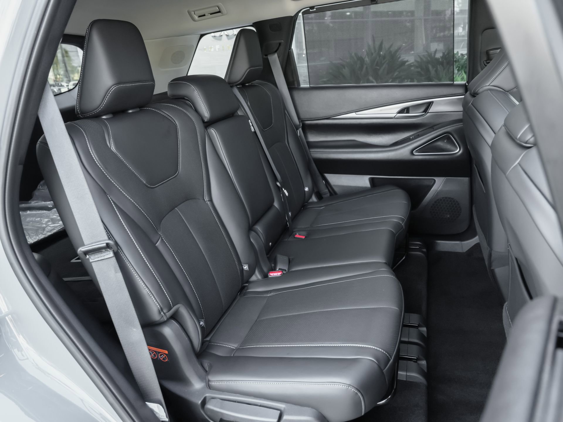 Certified 2026 INFINITI QX60 Luxe w/ Cargo Package FWD image 36