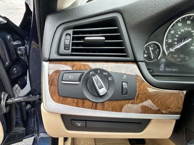 Used 2013 BMW 528i xDrive Sedan AWD/4WD image 23