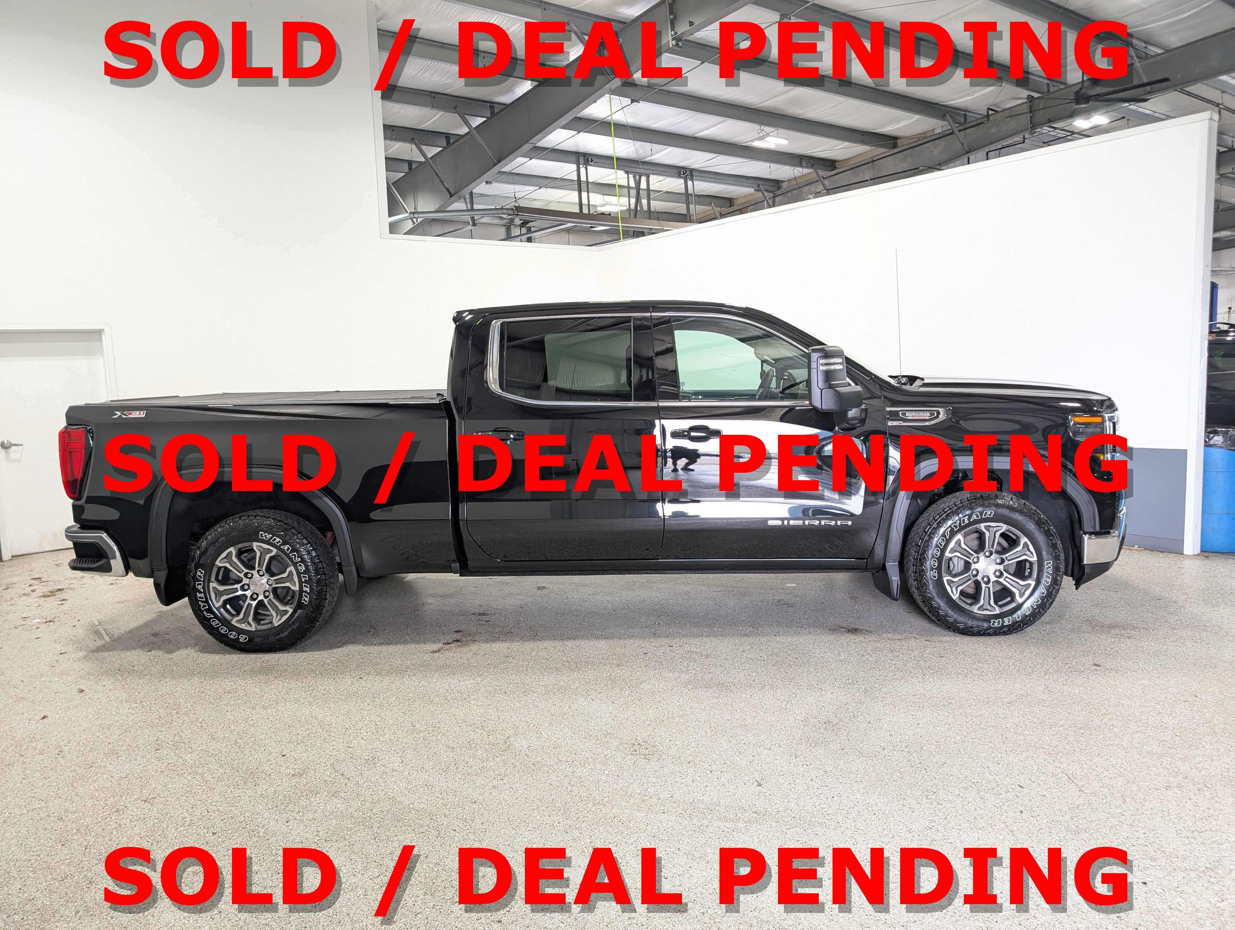 Used 2024 GMC Sierra 1500 SLE w/ Preferred Package AWD/4WD image 2