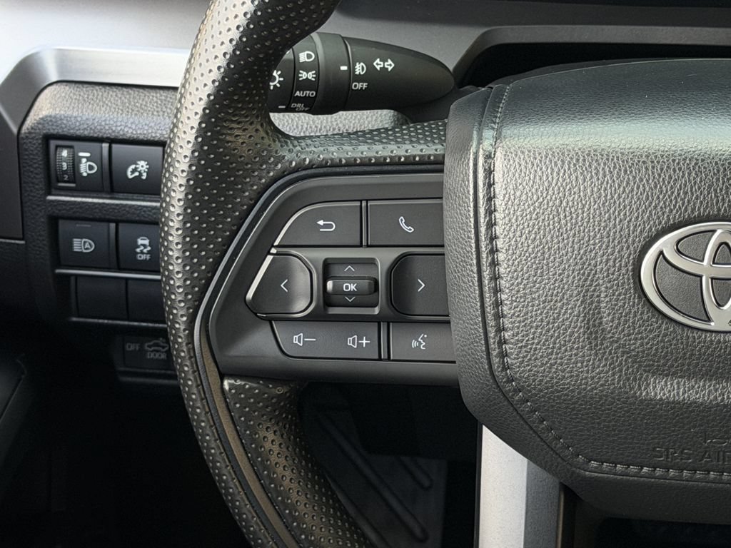 Used 2025 Toyota Tacoma SR5 AWD/4WD image 15