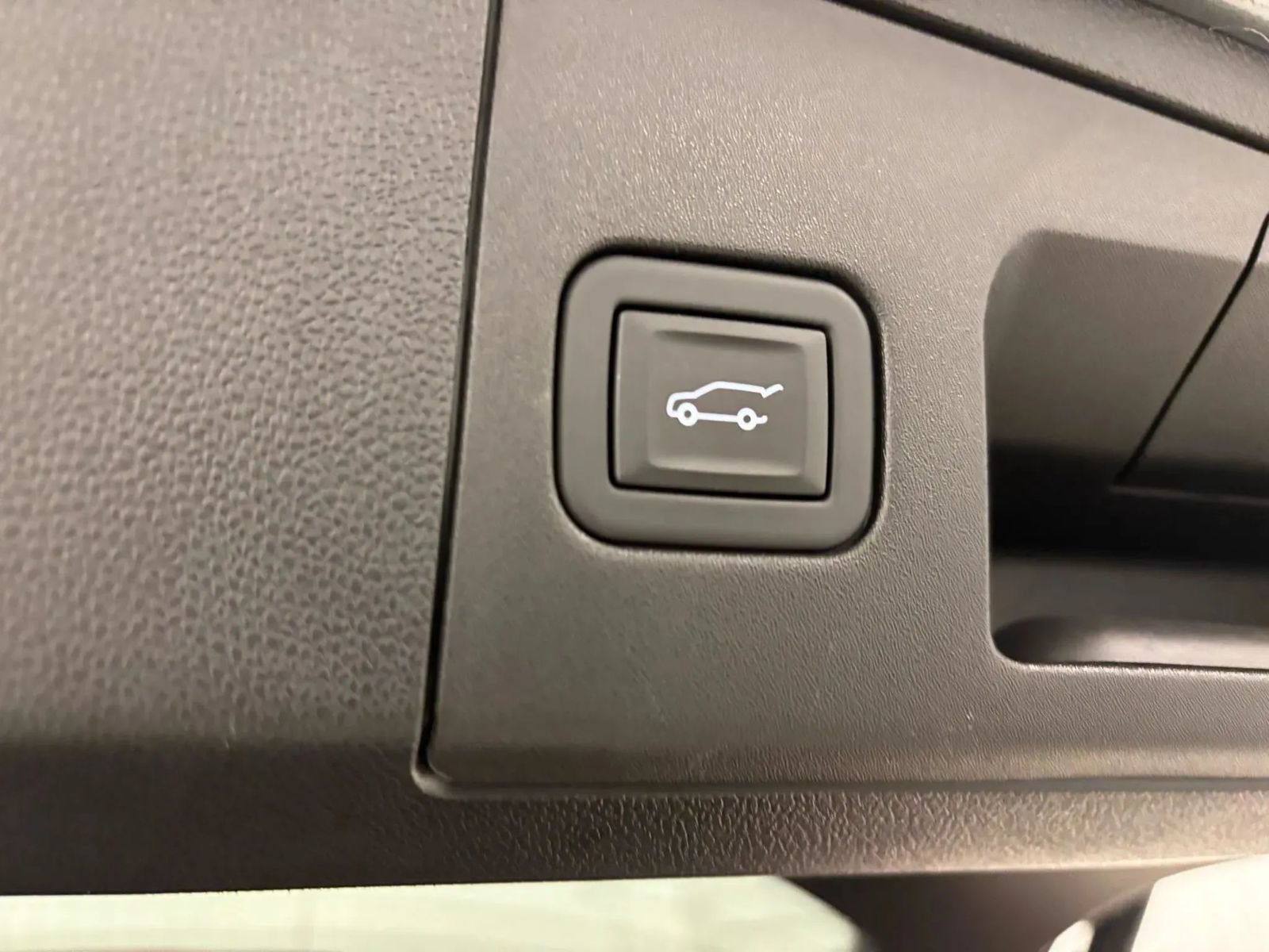 Used 2023 Cadillac XT4 Premium Luxury FWD image 37