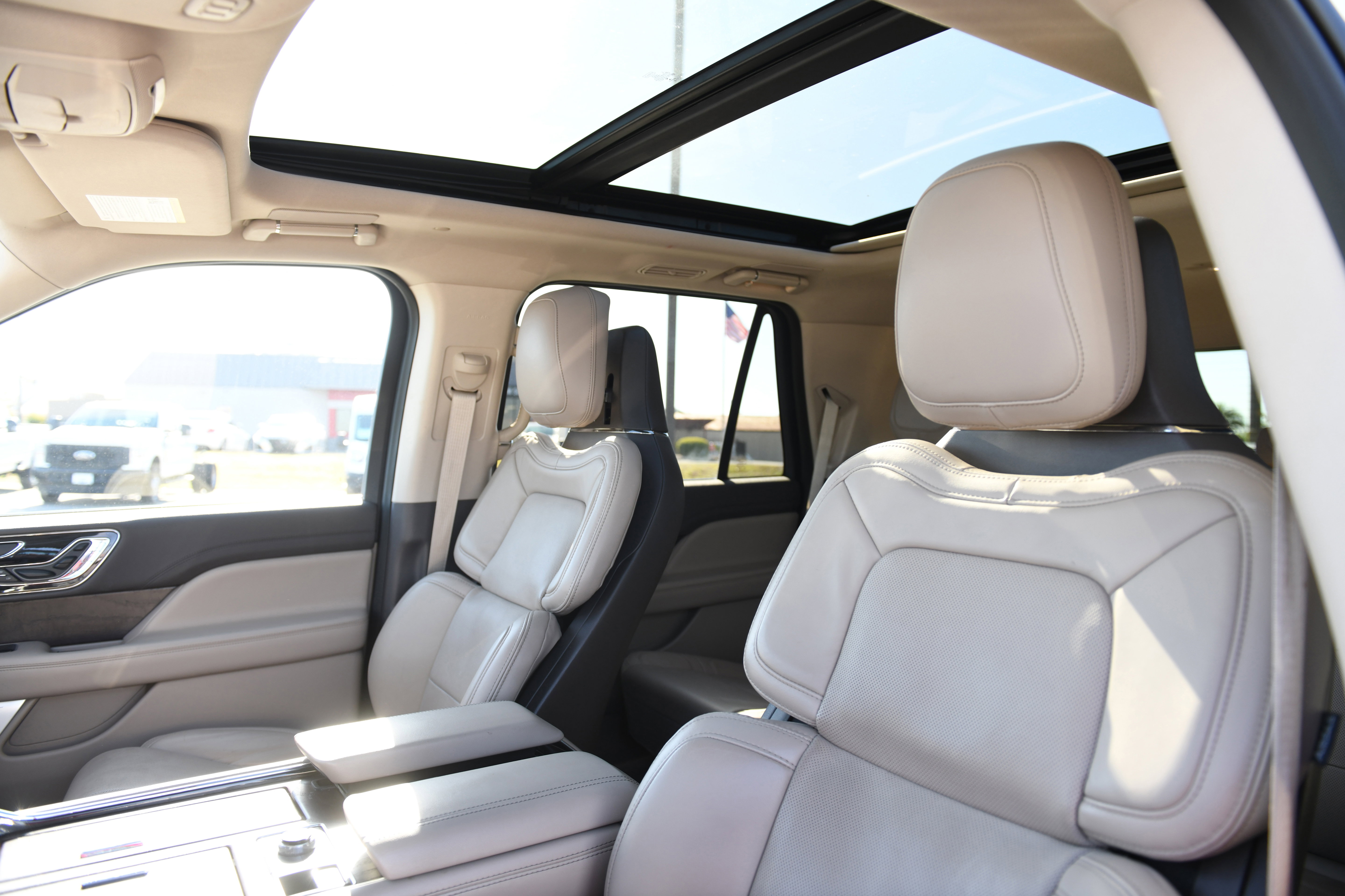 Used 2022 Lincoln Navigator Reserve AWD/4WD image 17