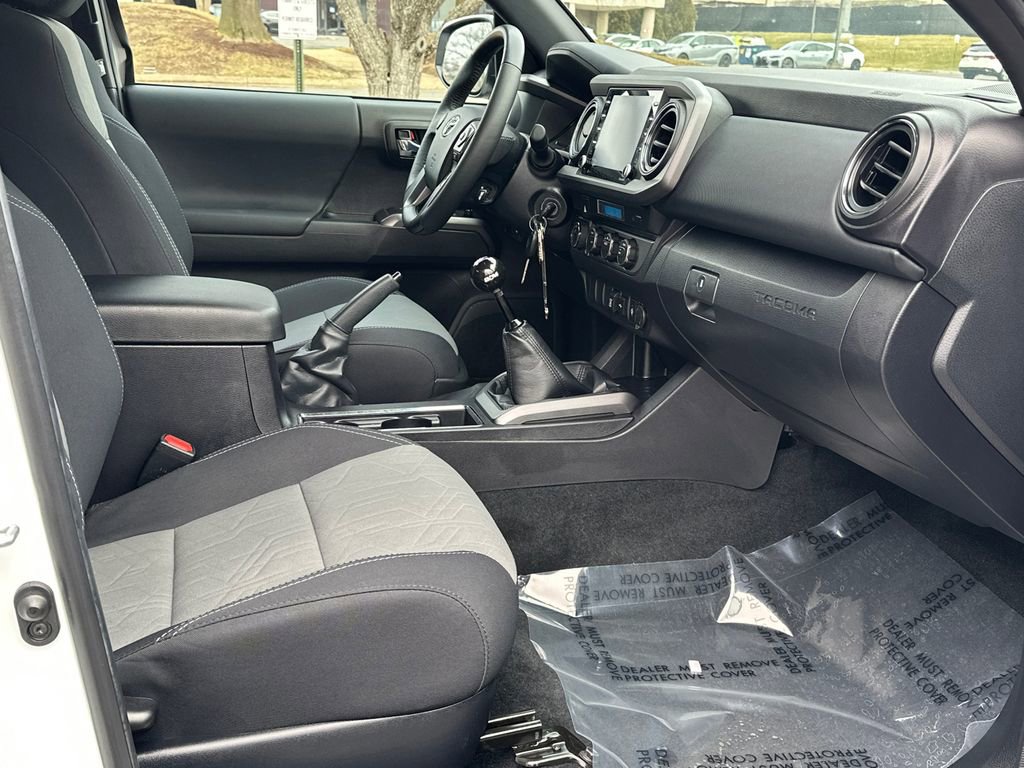 Used 2022 Toyota Tacoma TRD Off-Road image 10