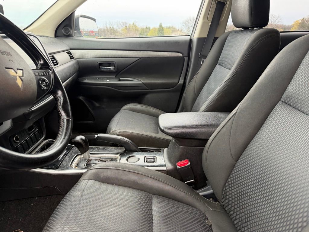 Used 2017 Mitsubishi Outlander FWD image 7