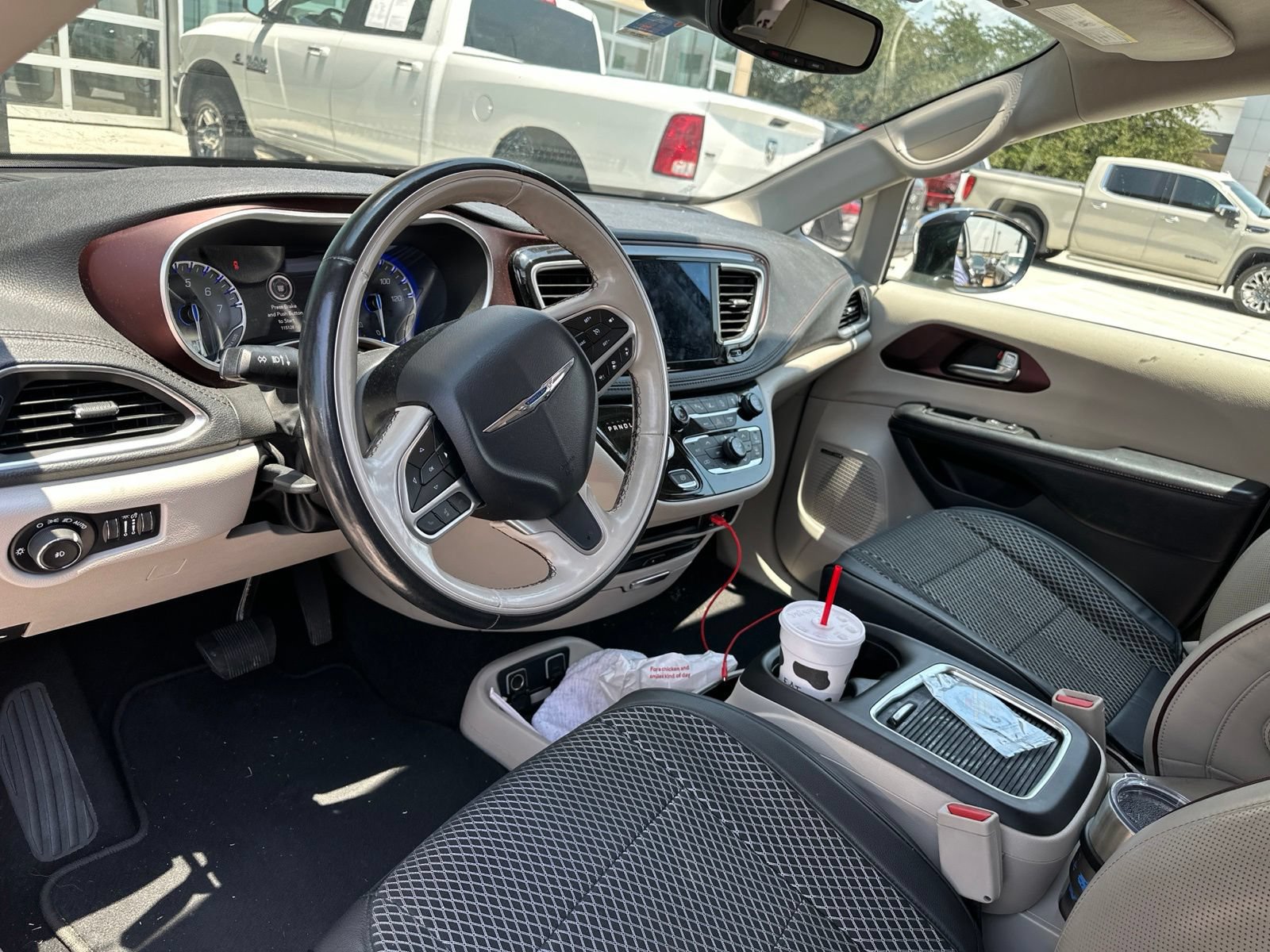 Used 2019 Chrysler Pacifica Limited w/ Advanced Safetytec Group FWD image 13