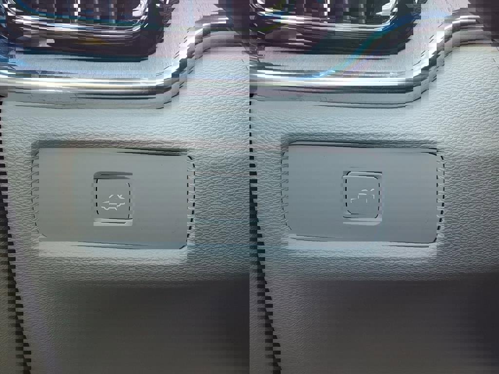 Used 2024 Volvo S60 B5 Plus image 43