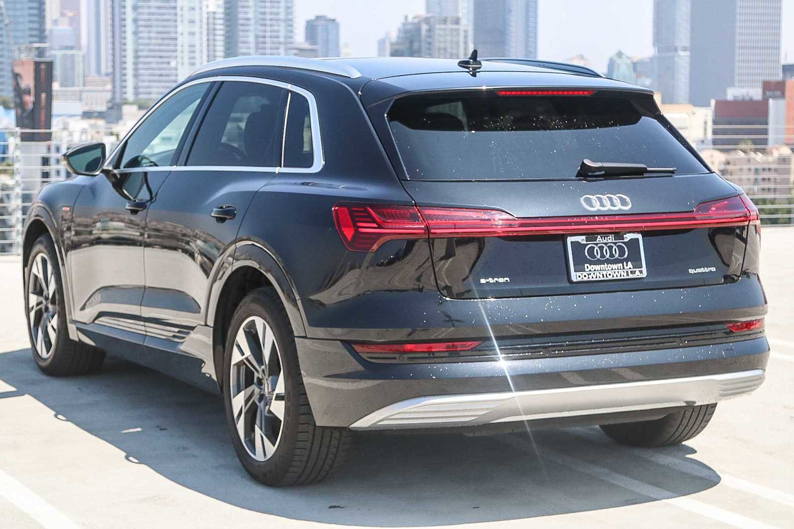 Used 2022 Audi e-tron Premium image 8