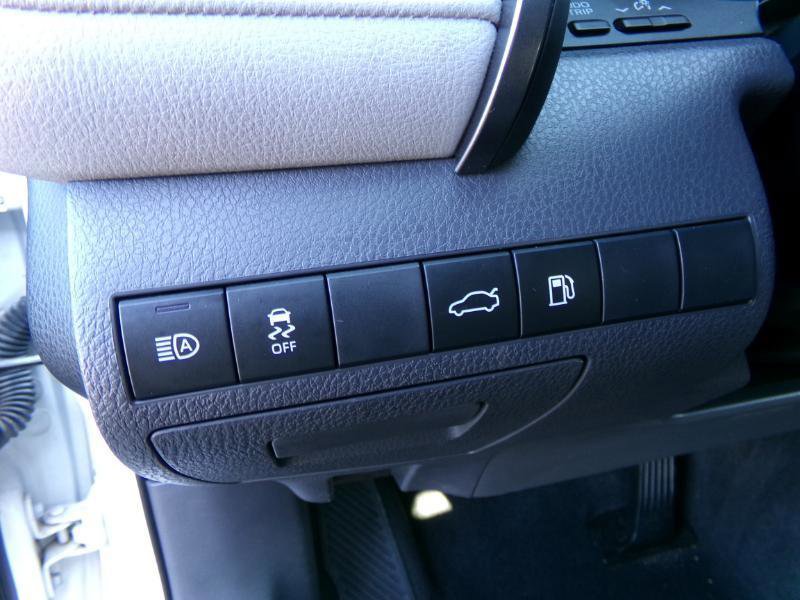 Used 2018 Toyota Camry LE FWD image 14