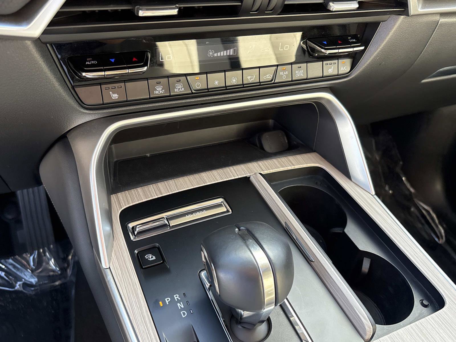 Used 2024 MAZDA CX-90 Plug-In Hybrid w/ Preferred image 26