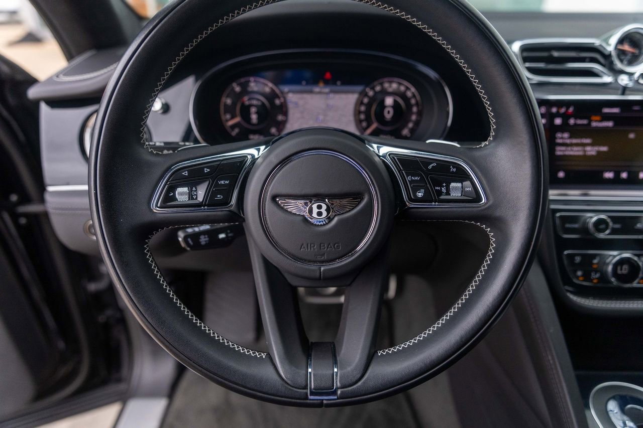 Used 2024 Bentley Bentayga AWD/4WD image 27