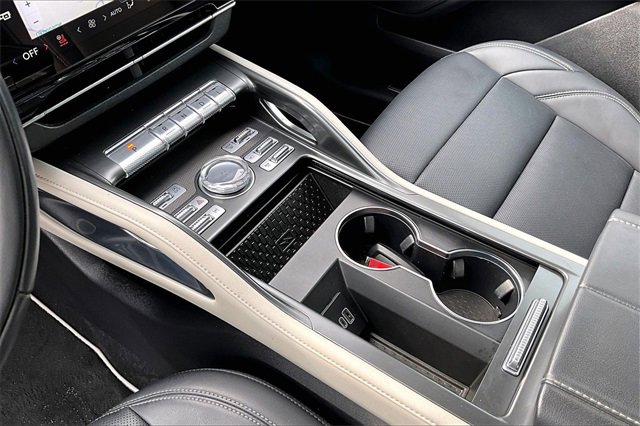 Used 2025 Lincoln Nautilus Premier image 13