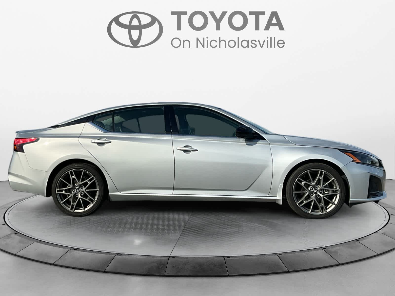 Used 2023 Nissan Altima 2.0 SR FWD image 6