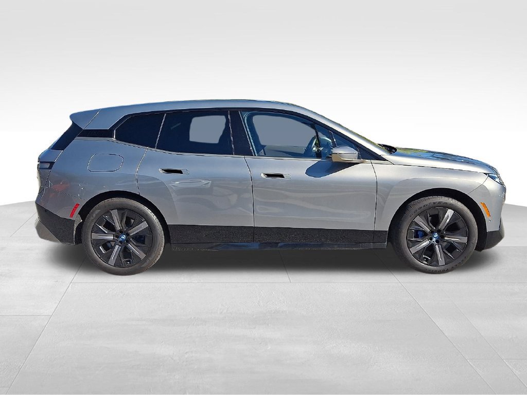 Used 2023 BMW iX xDrive50 w/ Sport Package AWD/4WD image 7