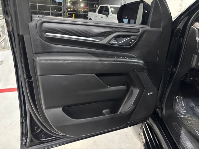 Used 2023 GMC Yukon Denali w/ Advanced Technology Package AWD/4WD image 16