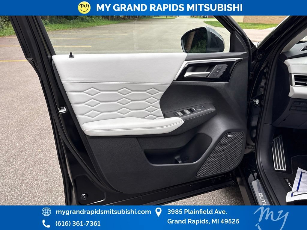 New 2026 Mitsubishi Outlander SEL AWD/4WD image 9