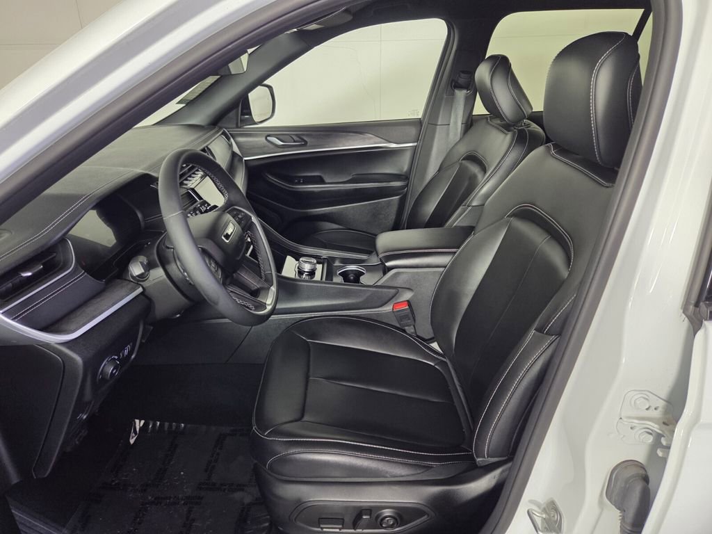 Certified 2025 Jeep Grand Cherokee Limited image 11