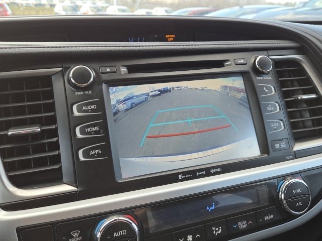 Used 2018 Toyota Highlander SE image 8