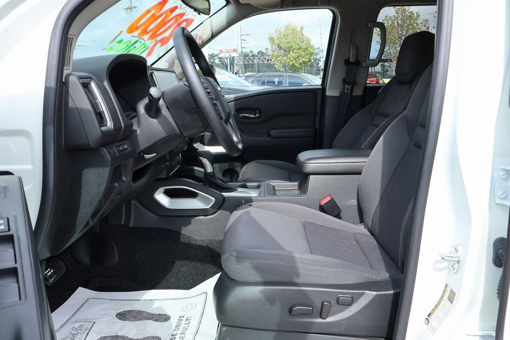 Certified 2025 Nissan Frontier SV image 7