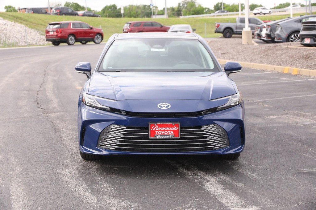 Used 2026 Toyota Camry Hybrid AWD/4WD image 4