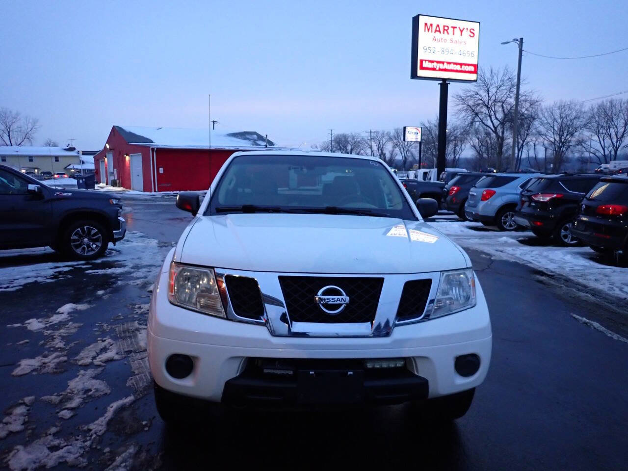 Used 2014 Nissan Frontier SV image 2