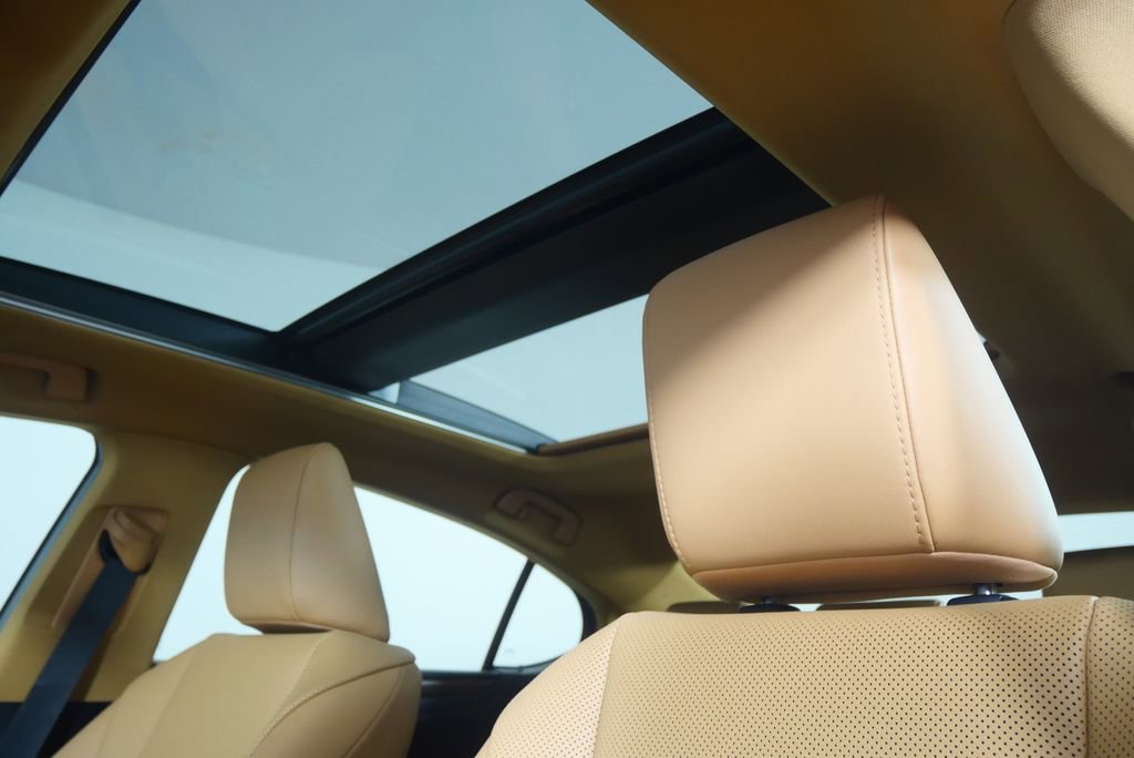 Used 2022 Lexus ES 350 w/ Premium Package FWD image 11