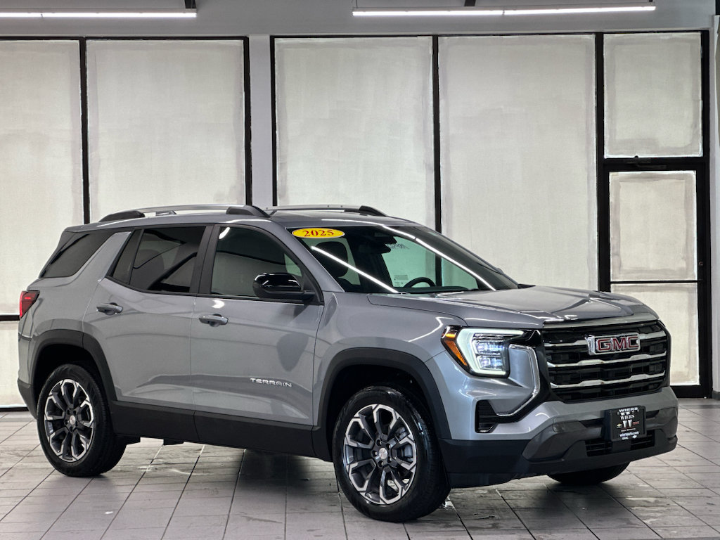 Used 2025 GMC Terrain Elevation w/ Elevation Premium Package AWD/4WD image 1