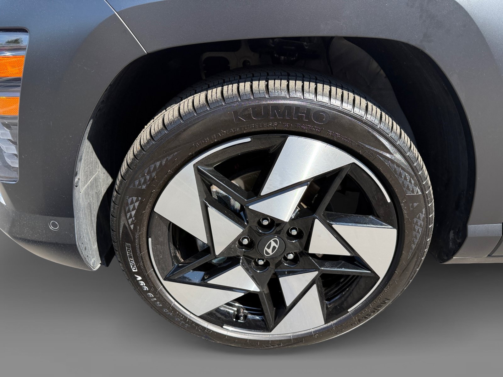 Certified 2025 Hyundai Kona Limited FWD image 9