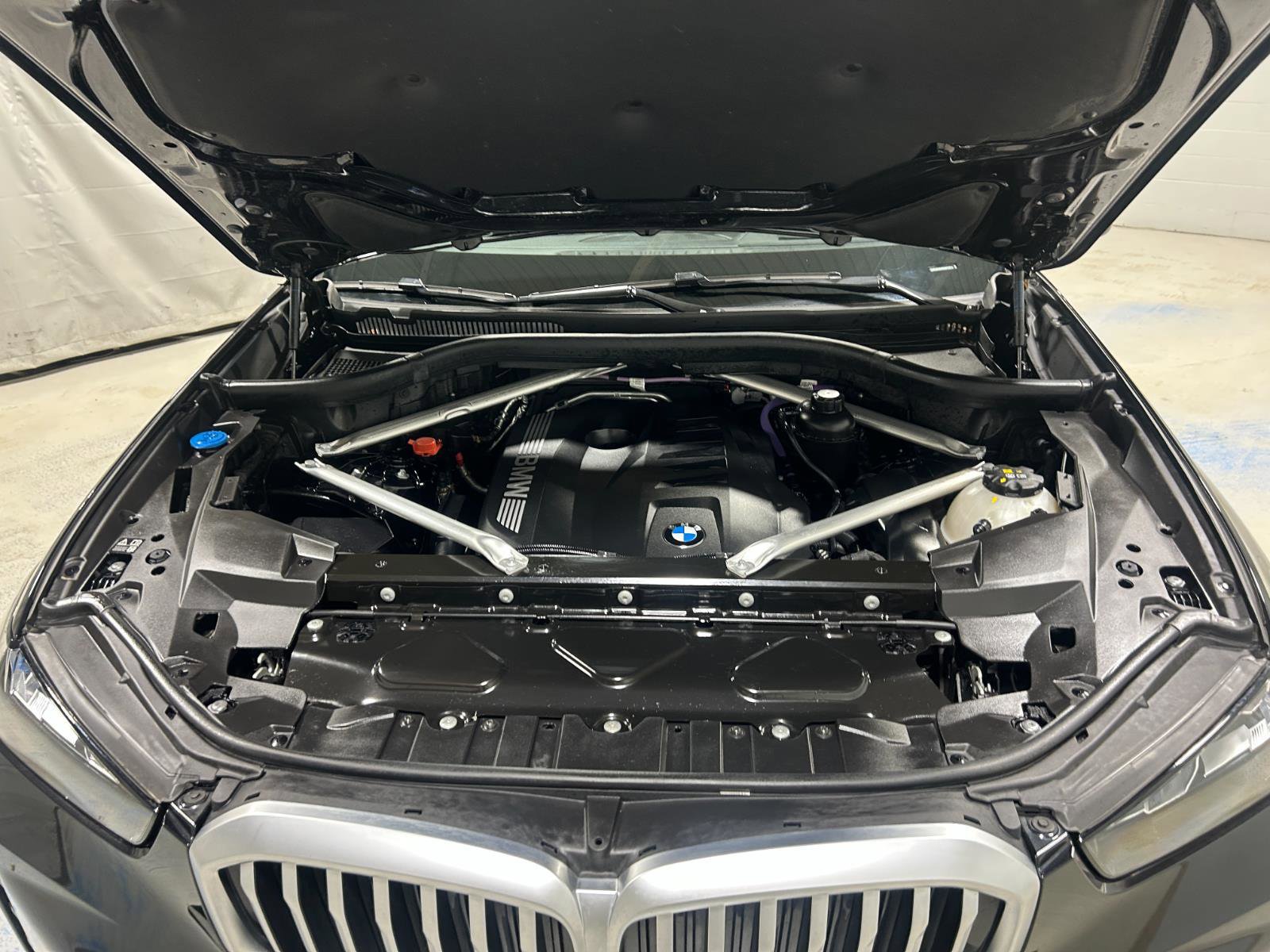 Certified 2024 BMW X5 xDrive40i w/ M Sport Package image 29
