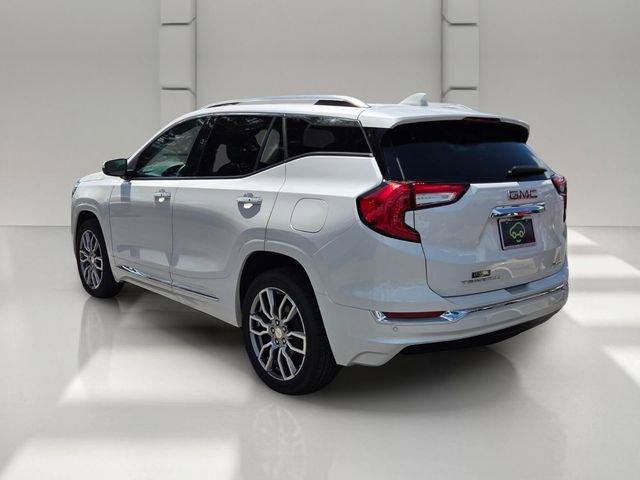 Used 2022 GMC Terrain Denali w/ Denali Premium Package AWD/4WD image 3