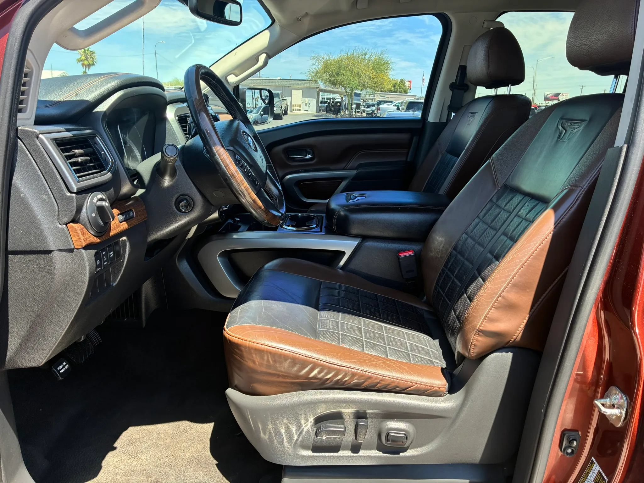 Used 2019 Nissan Titan Platinum Reserve AWD/4WD image 15