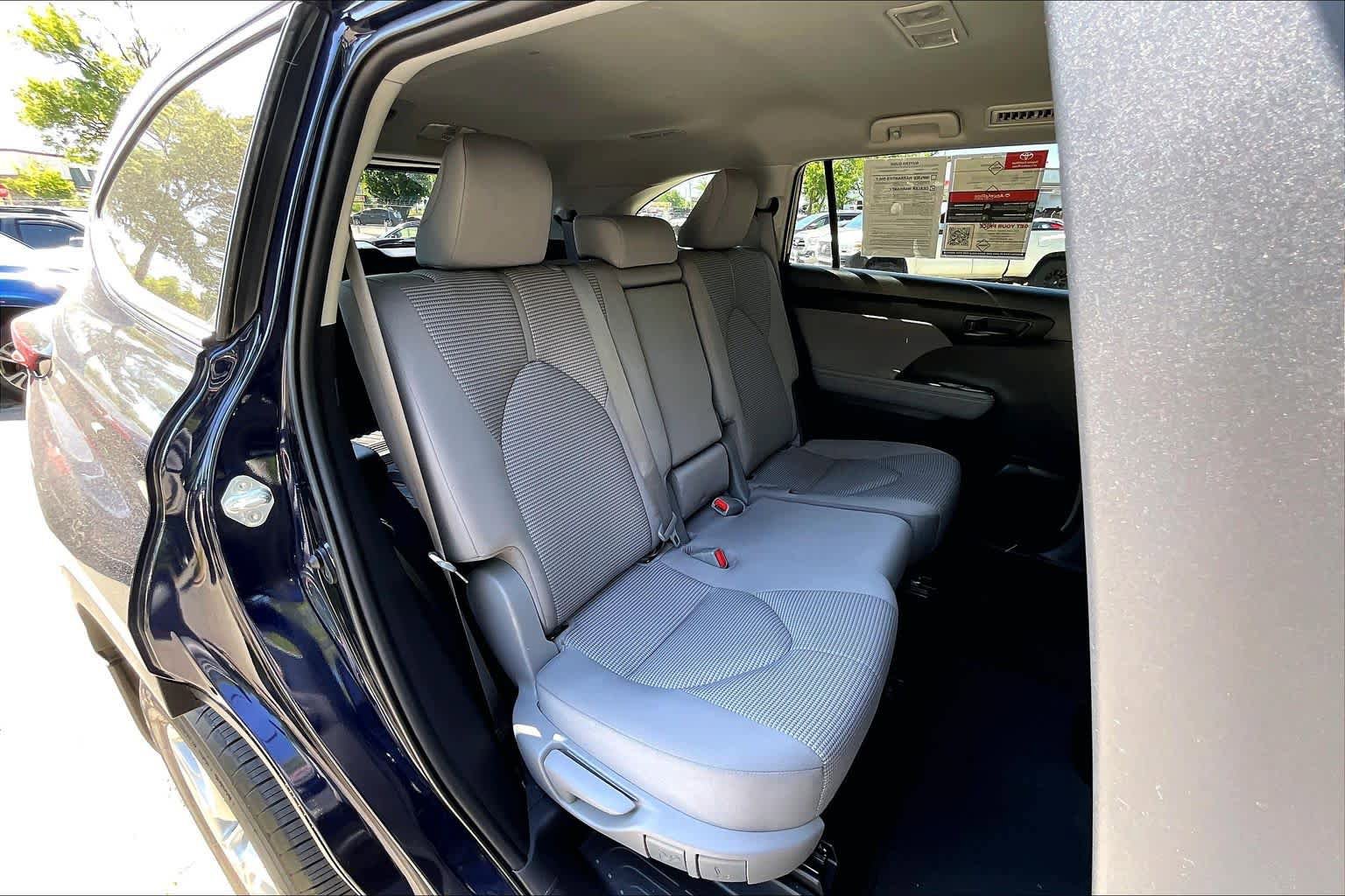 Used 2022 Toyota Highlander LE AWD/4WD image 20