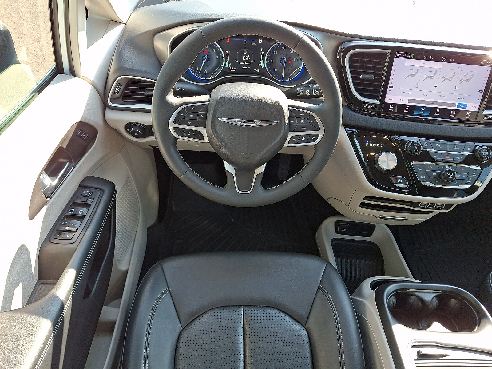 Used 2023 Chrysler Pacifica Touring-L FWD image 12
