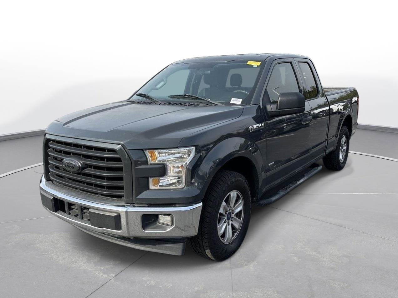 Used 2017 Ford F150 XLT image 2