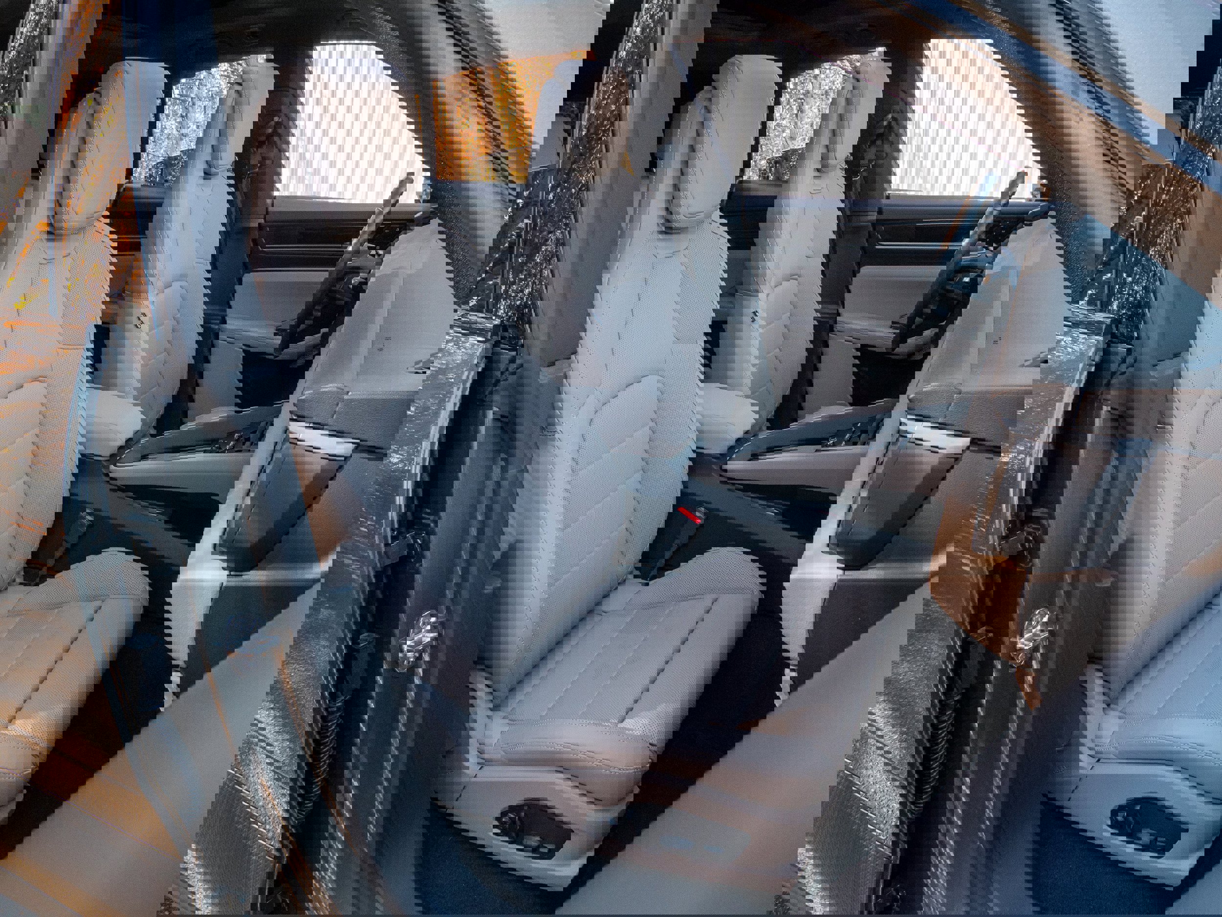 Certified 2025 Porsche Macan Electric image 30