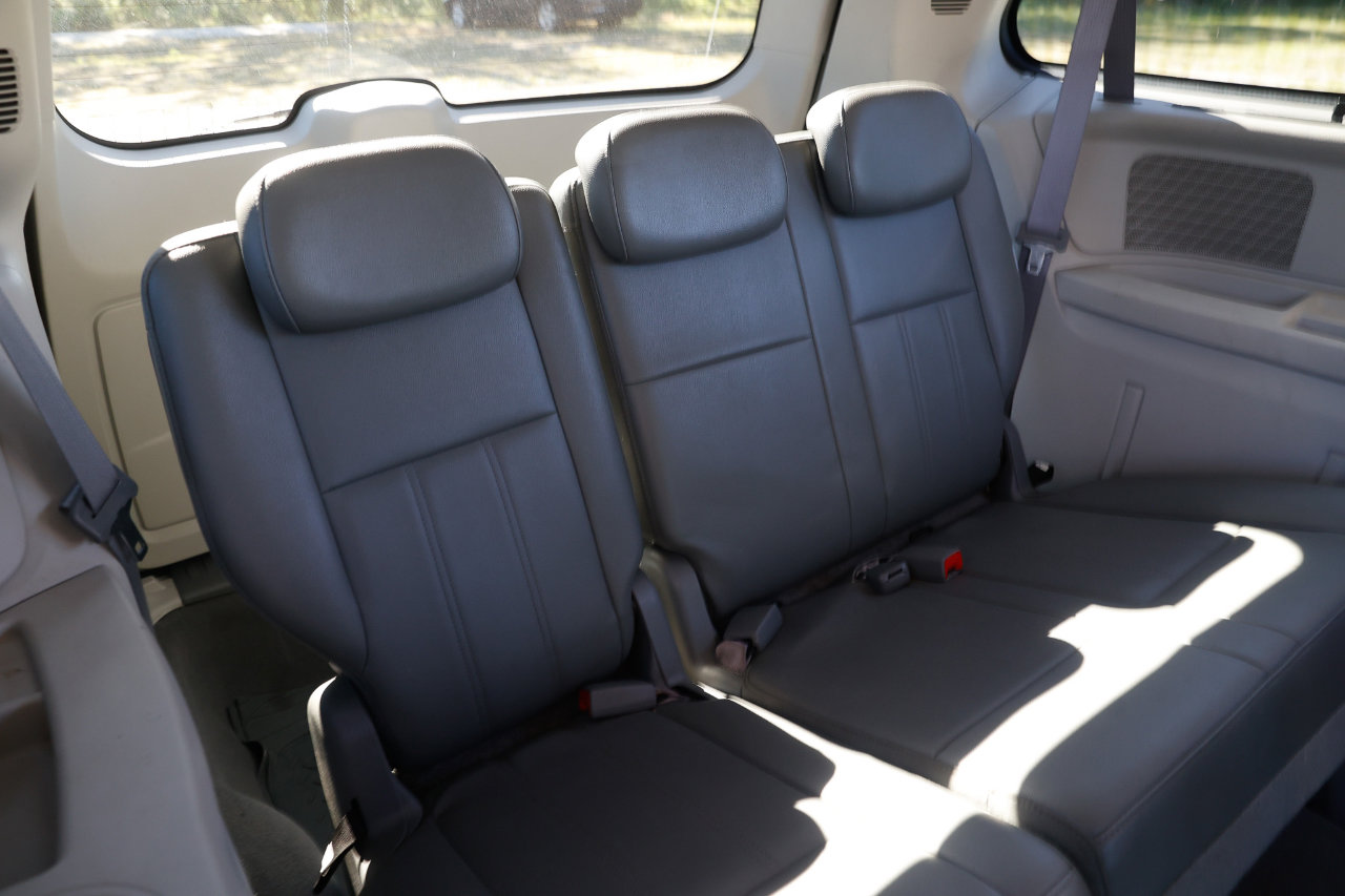 Used 2009 Chrysler Town & Country Touring image 23