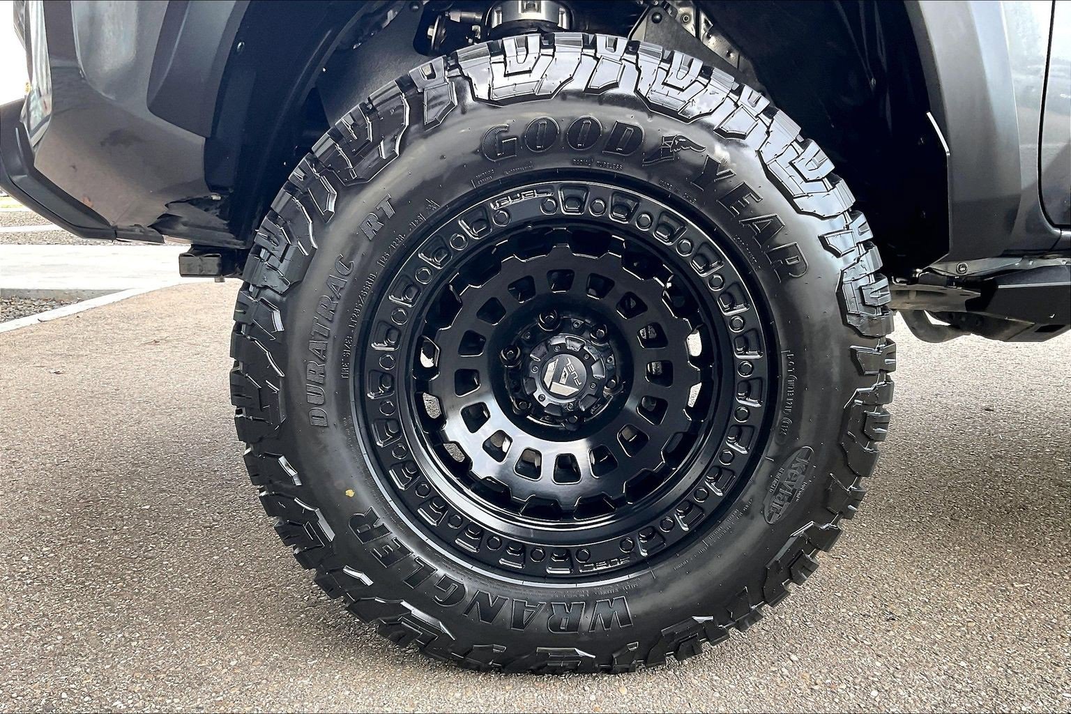 Used 2022 Toyota Tacoma TRD Off-Road image 23