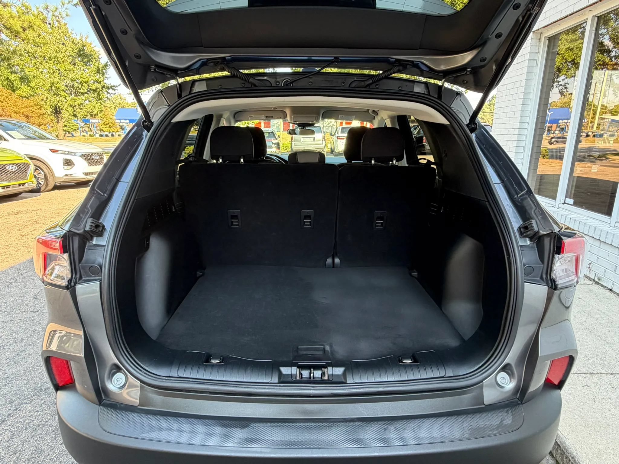 Used 2022 Ford Escape SE w/ Cold Weather Package FWD image 18