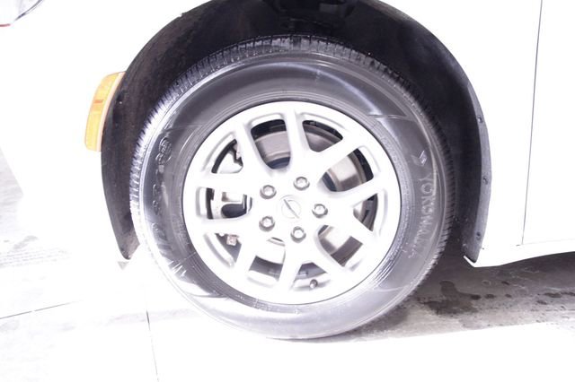 Used 2024 Chrysler Pacifica Touring-L image 12