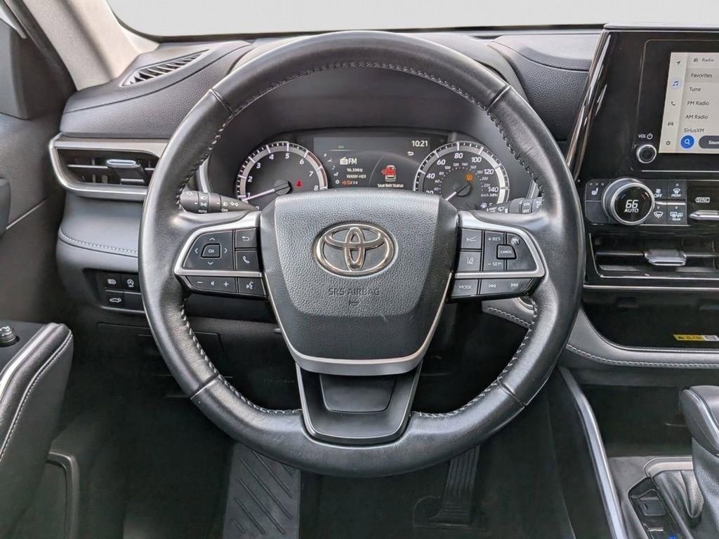 Used 2023 Toyota Highlander XLE AWD/4WD image 15