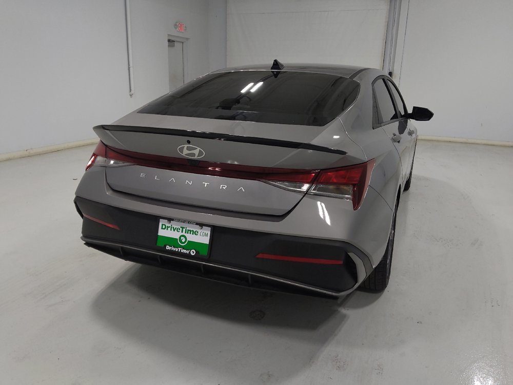 Used 2025 Hyundai Elantra Sport FWD image 7