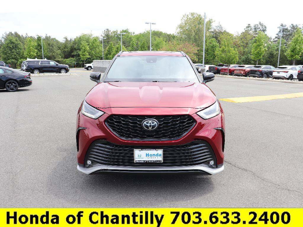 Used 2022 Toyota Highlander XSE FWD image 2