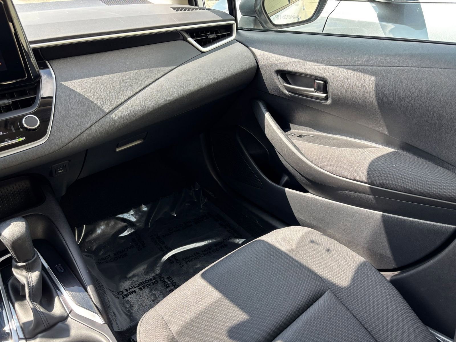 Used 2025 Toyota Corolla LE FWD image 33