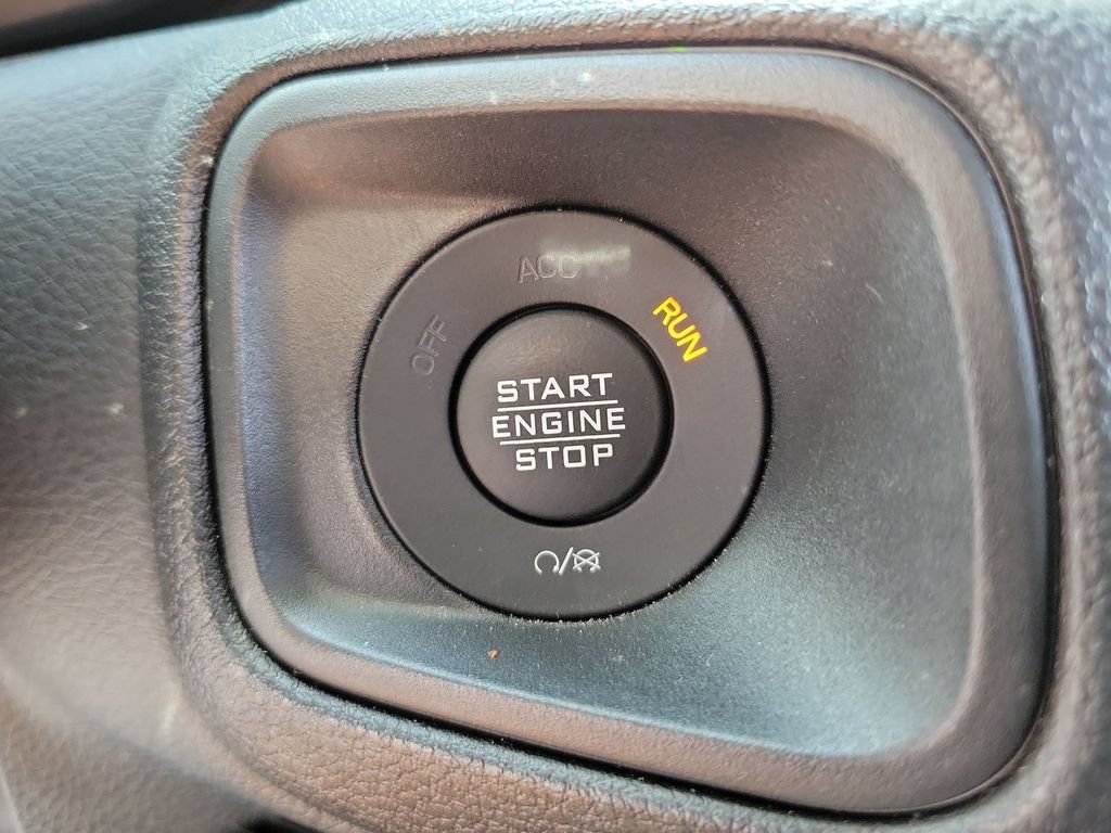 Used 2024 Jeep Gladiator Sport AWD/4WD image 16